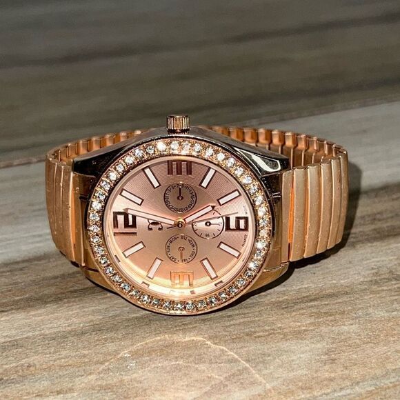 Charming Charlie Wristwatch Womens Rose Gold And Rhinestones Stretch Band Tested - Picture 5 of 8